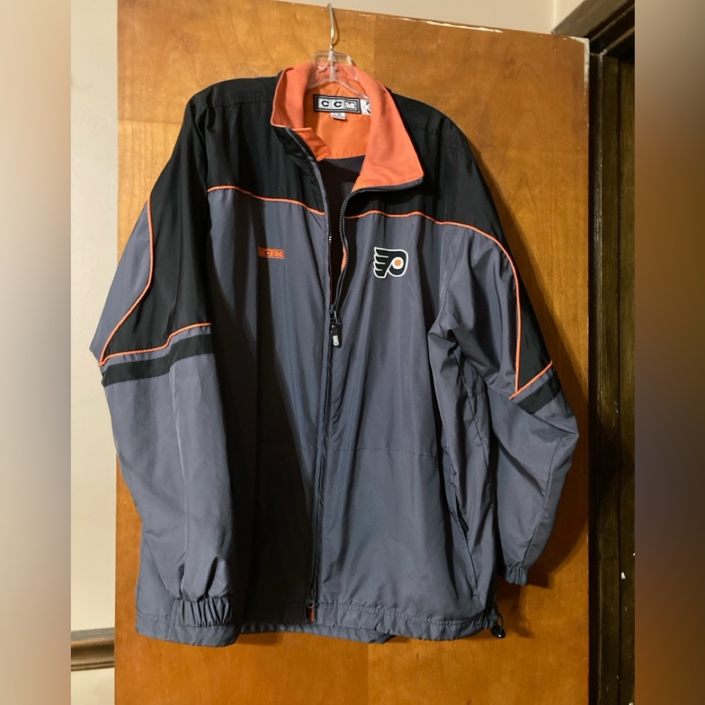 Men’s size large NFL Flyers windbreaker coat great condition - Picture 1 of 3